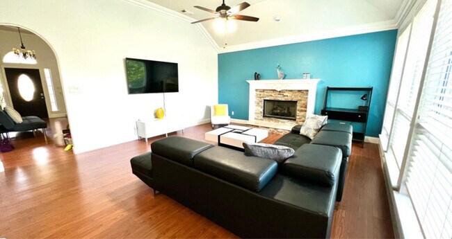 Foto del edificio - 3332 Heather Glen Dr