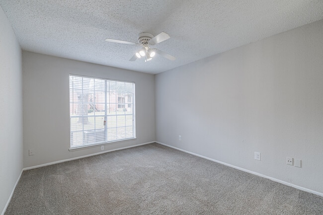 Building Photo - Champion Oaks