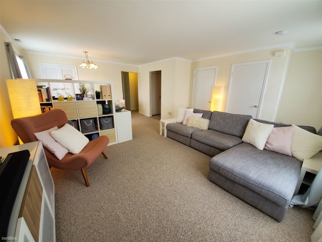 Building Photo - 2 br, 1 bath Condo - 31 Stuart Ave Apt 16