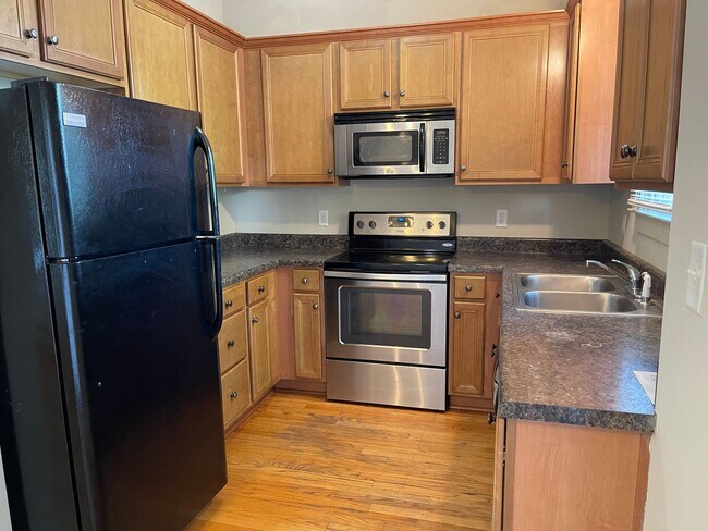 Foto del edificio - PRE-LEASING FOR AUGUST 9TH, 2026!