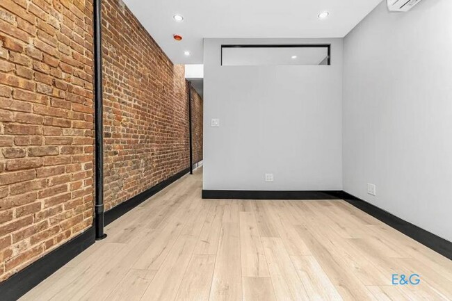 Foto del edificio - 3 bedroom in New York NY 10019