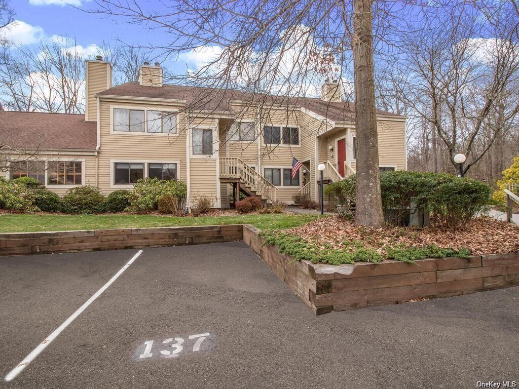 Primary Photo - 136 Stonemeadow Dr