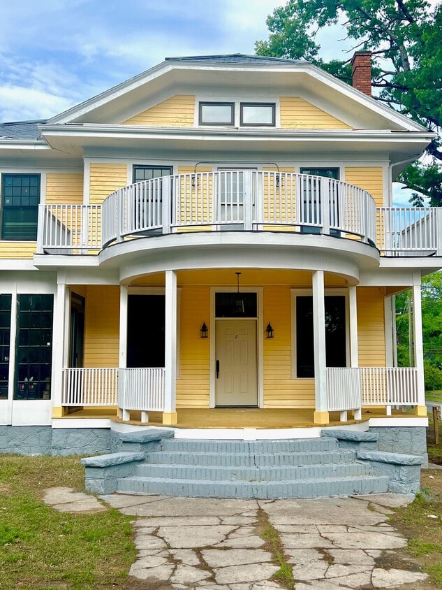 Foto principal - Studio with Private Balcony Available Now!