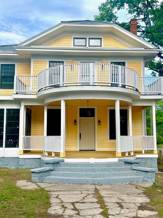 Studio with Private Balcony Available Now! - Studio with Private Balcony Available Now! Apartment