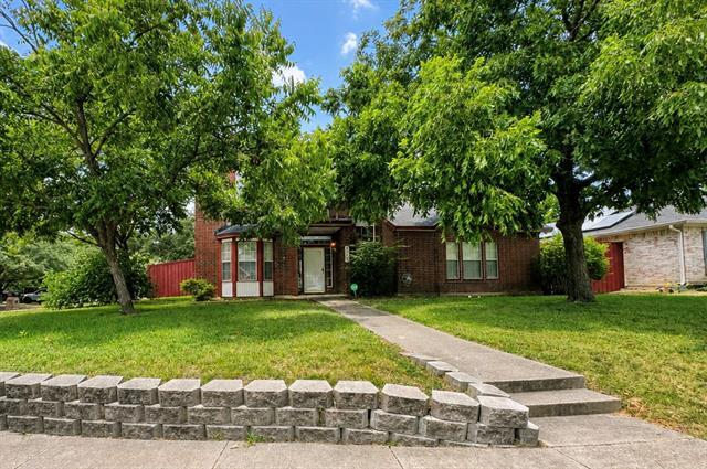 Building Photo - 824 Elm Falls Pl