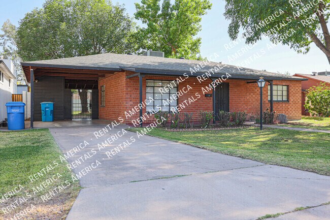 Foto del edificio - 2911 E Flower St