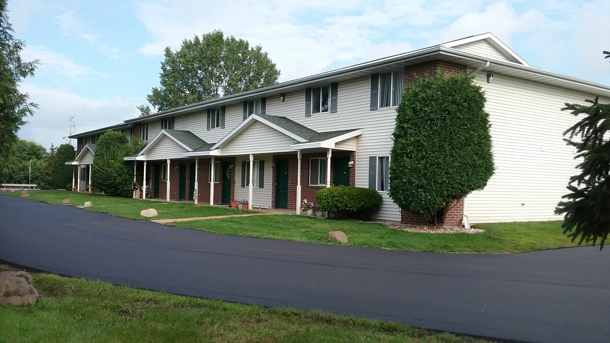 MIDWAY GARDENS Apartments in Menasha, WI
