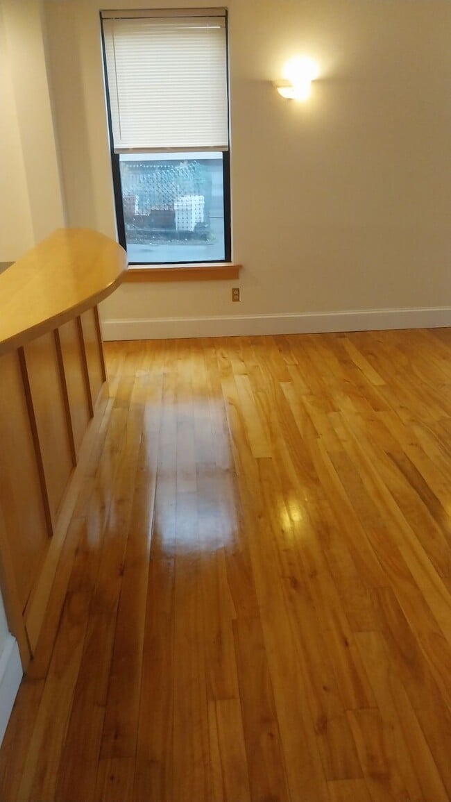 Building Photo - 135 Main St