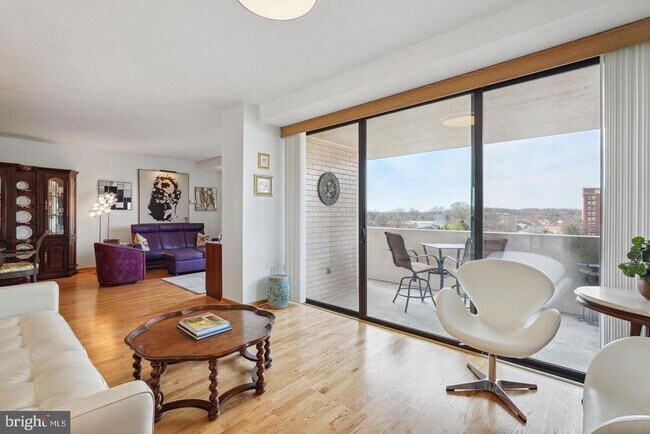 Foto del edificio - 4141 Henderson Rd