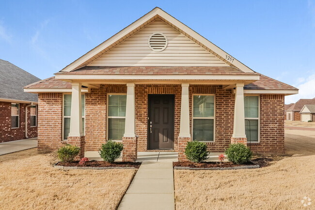 Building Photo - 3257 E Hartland