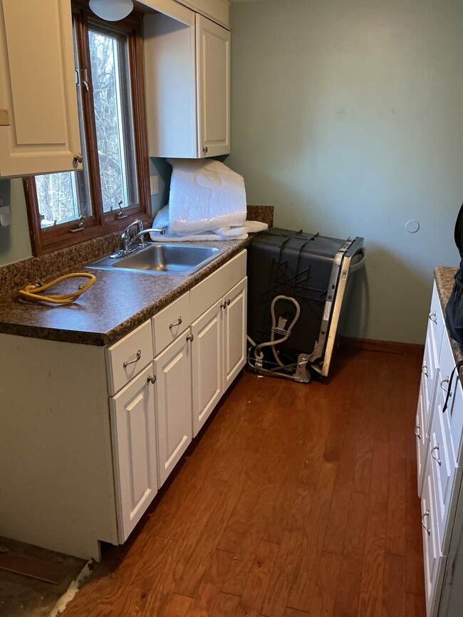 Building Photo - 3 bed 1/5 bath Townhome available