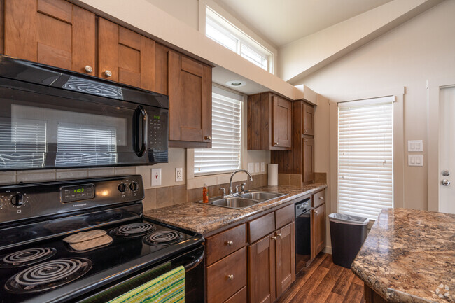 Interior Photo - Creekside Oaks