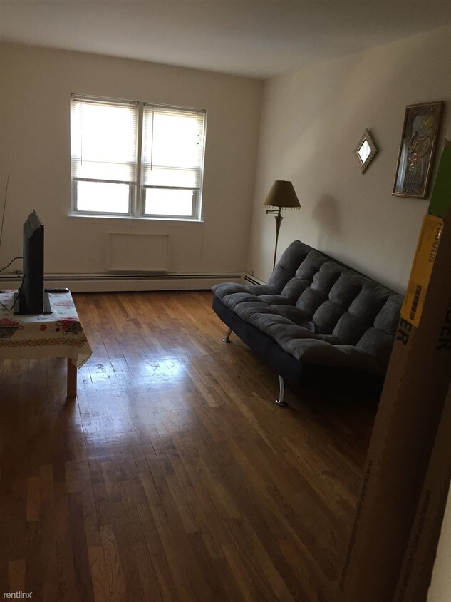 Foto principal - 2595 Steinway St