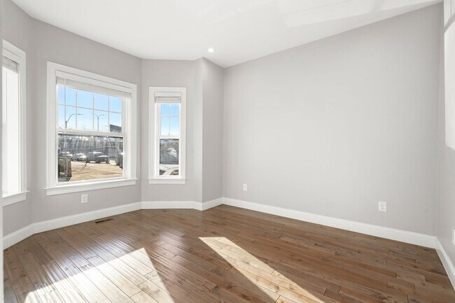 Building Photo - 172 Paris St