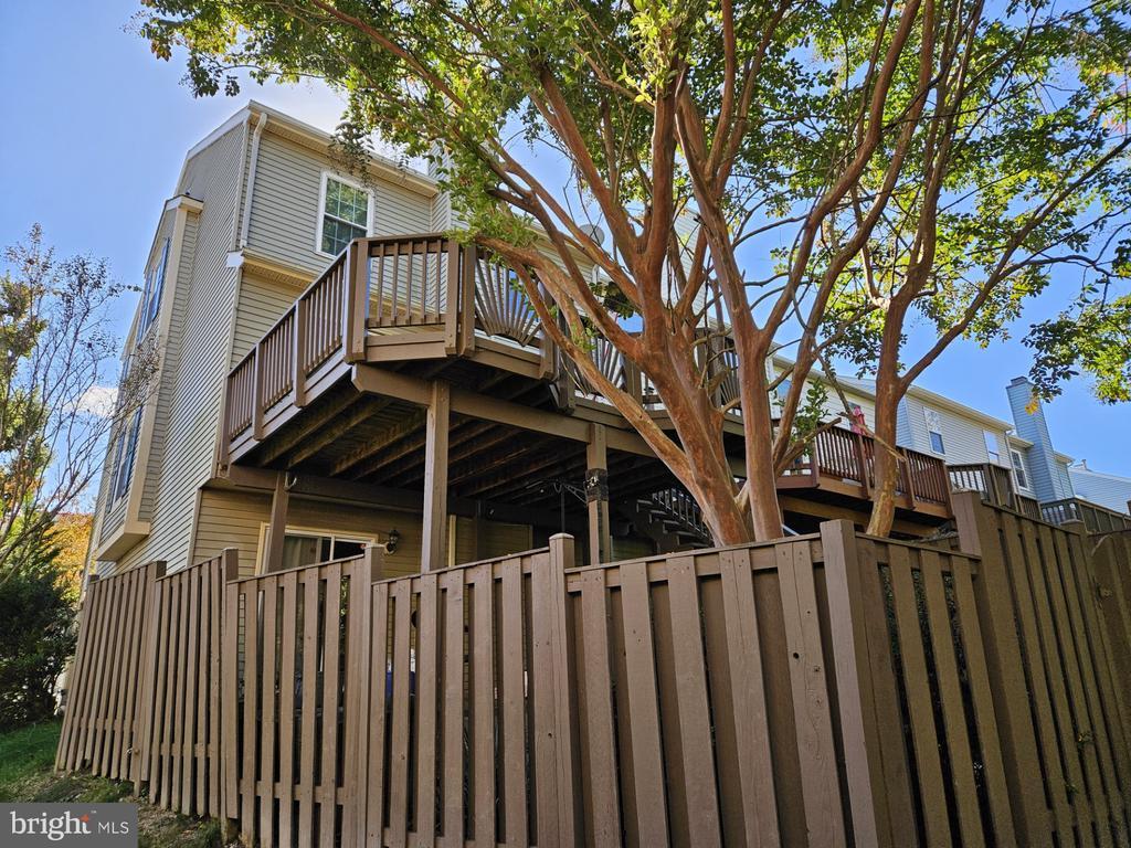 Primary Photo - 6010 Lands End Ln