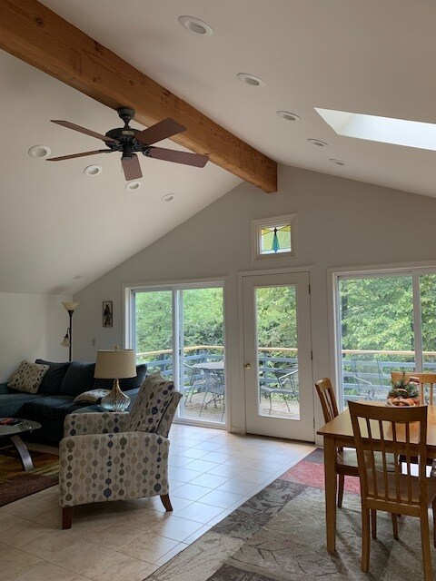 Building Photo - 1850 Yellowhammer Xing