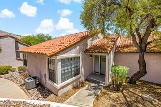 Building Photo - 6470 N Tierra De Las Catalinas