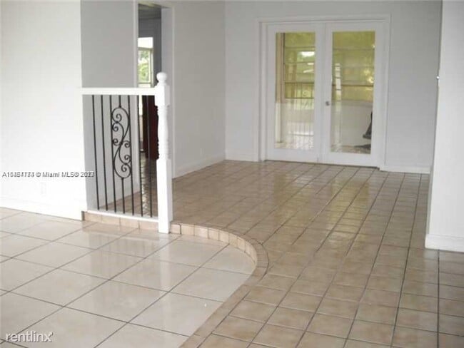 Building Photo - 3 br, 3 bath House - 6482 SW 10th Ct # 6842