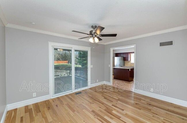 Building Photo - 13915 Midland Dr