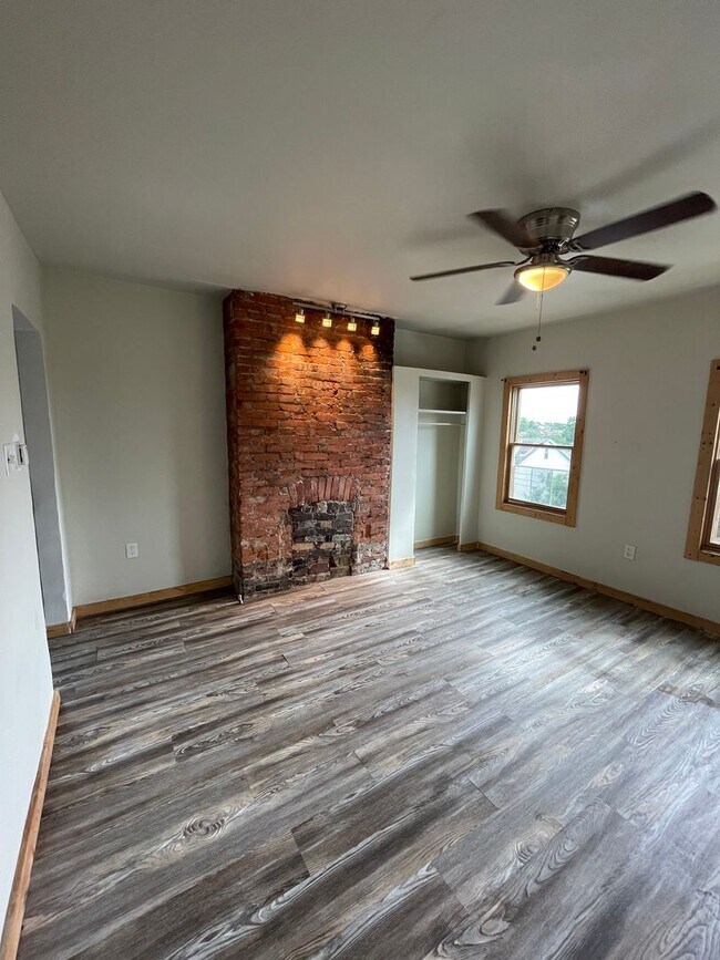Building Photo - 451 Hays Ave