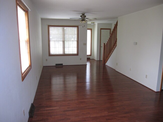 Foto del edificio - 8 Cindy Way