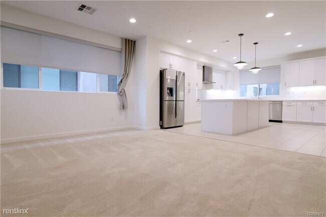 Building Photo - 4 br, 4 bath House - 13157 Victory Blvd