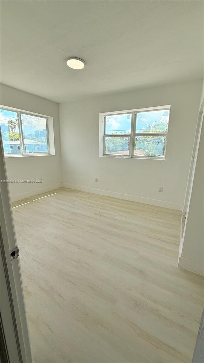 Building Photo - 871 SW 3rd St