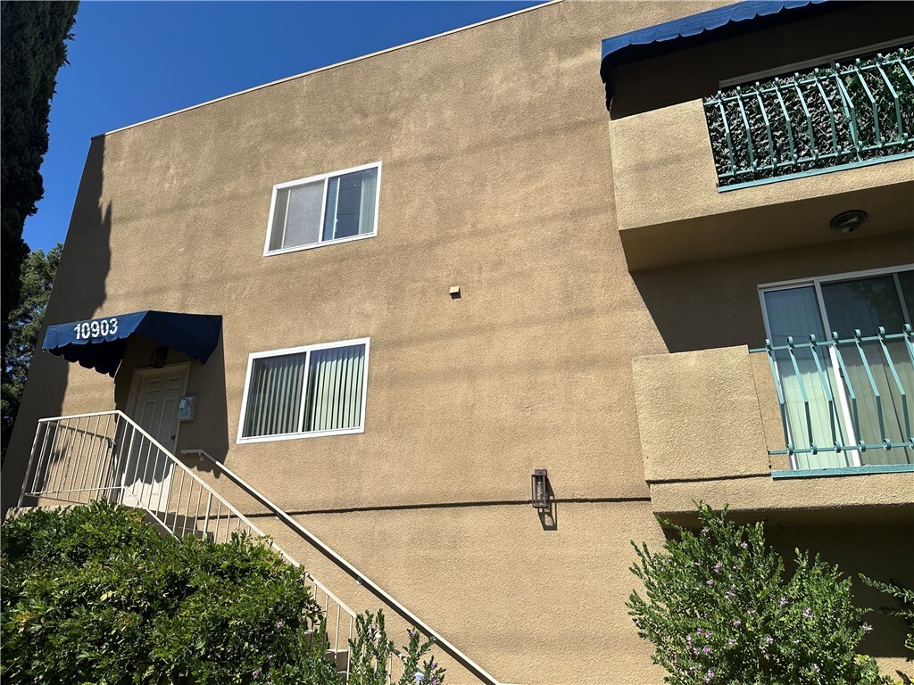 Primary Photo - 10903 Camarillo St