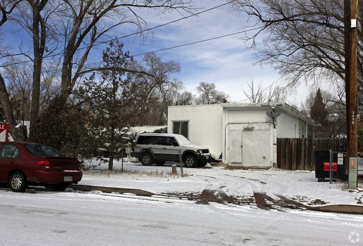 Building Photo - 2520 E Yampa St