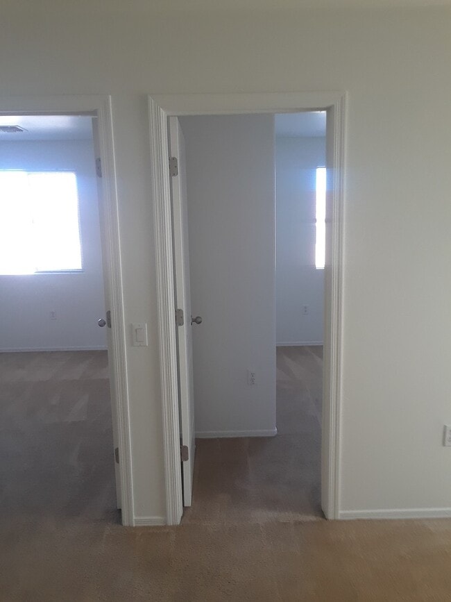 Building Photo - 3 Bedroom - 2.5 Bath - 1605 Sq Ft - Rancho Sahuarita Community - Sahuarita