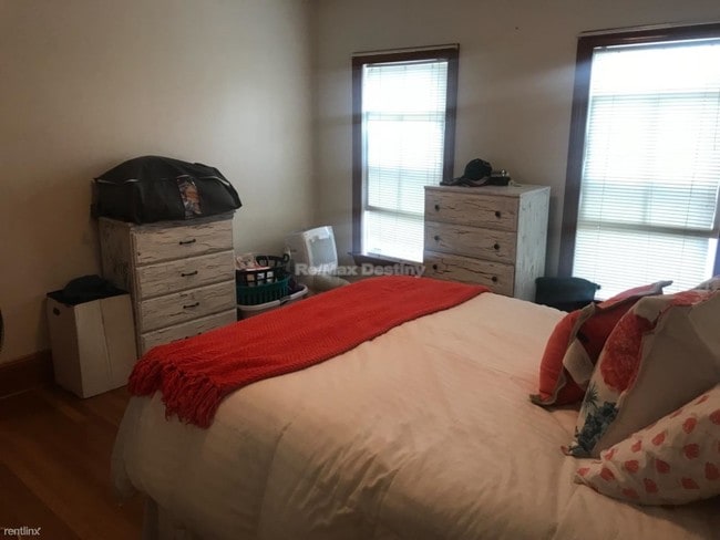 Building Photo - 3 br, 1 bath  - 48 Springfield St # 3