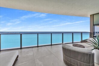 Building Photo - 15701 Collins Ave