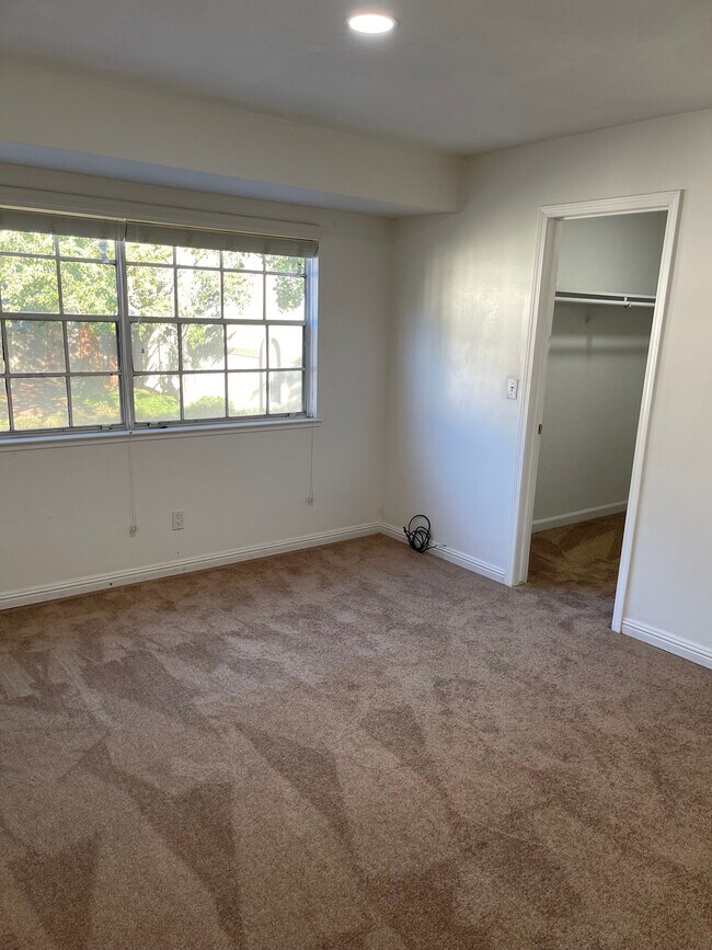 Building Photo - 5335 Port Sailwood Dr