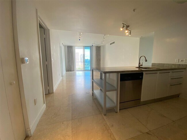 Foto del edificio - 185 SW 7th St