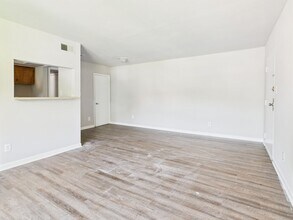 Building Photo - 2004 Warren Ave Building Photo - 2004 Warren Ave