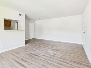 Building Photo - 2004 Warren Ave Building Photo - 2004 Warren Ave