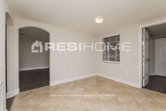 Foto del edificio - HOME FOR RENT!!