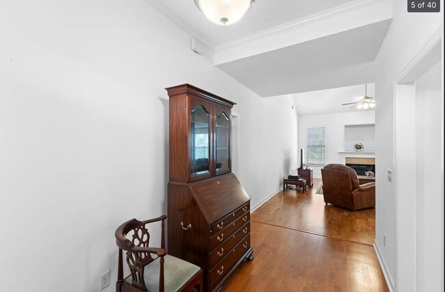 Foto del edificio - 394 Bainbridge Dr