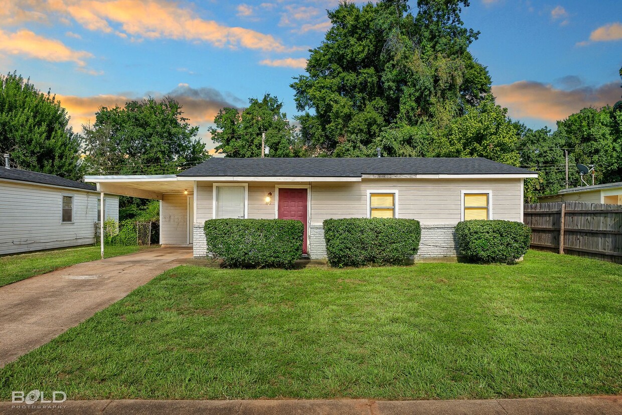 Foto principal - CUTE 3 BEDROOM 1 BATH