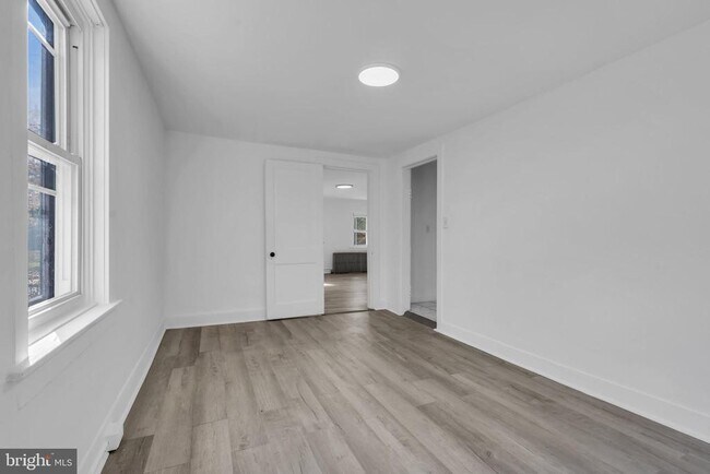 Building Photo - 28 Bond St