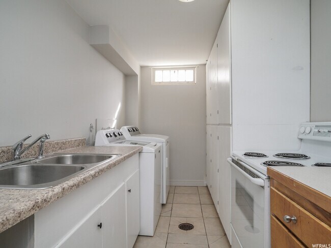 Foto del edificio - 4250 Edgehill Dr