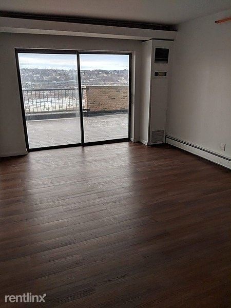 Building Photo - 2 br, 1 bath Apartment - 117 Pine Street B