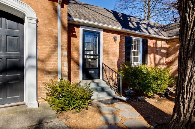 Foto del edificio - 646 Pine Ln