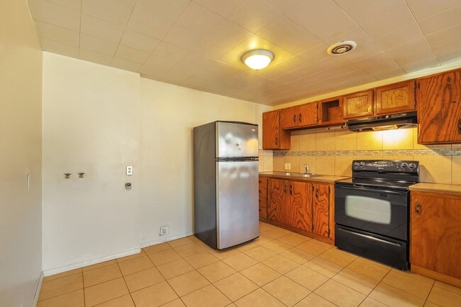 Building Photo - Unique Tri-Plex