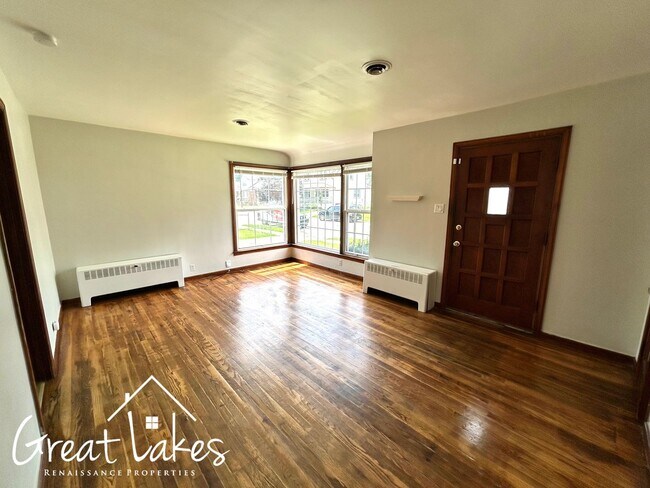 Foto del edificio - Stunning 3 Bedroom 1 Bathroom now availabl...