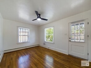 Building Photo - 452 Acequia Madre