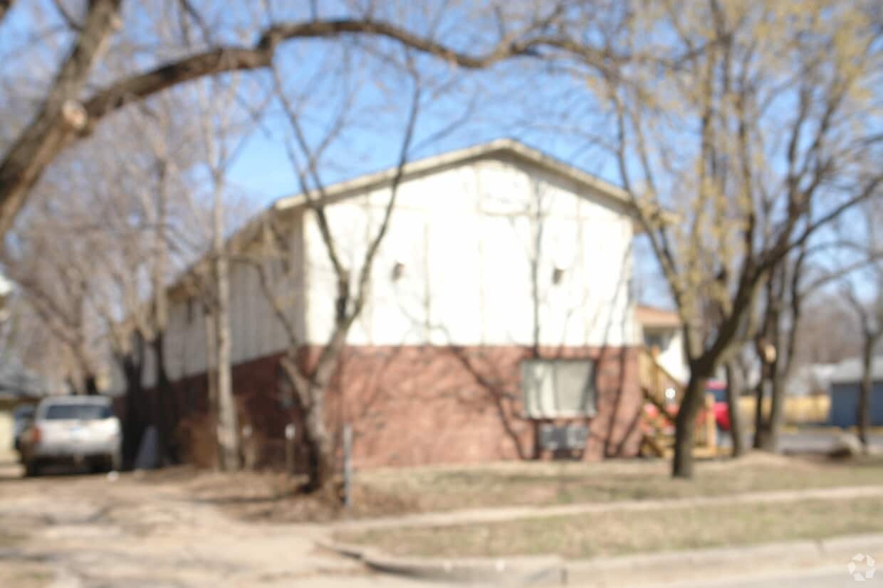 Building Photo - 128 S Kansas St