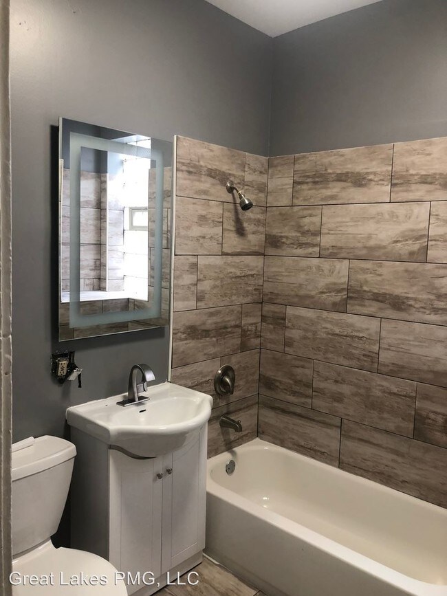 Foto del edificio - 4 br, 1 bath House - 6108 S Green St FL 2
