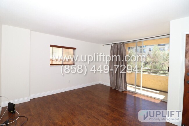 Foto del edificio - 2-BED/2.5-BATH - LA JOLLA (NEAR UTC)