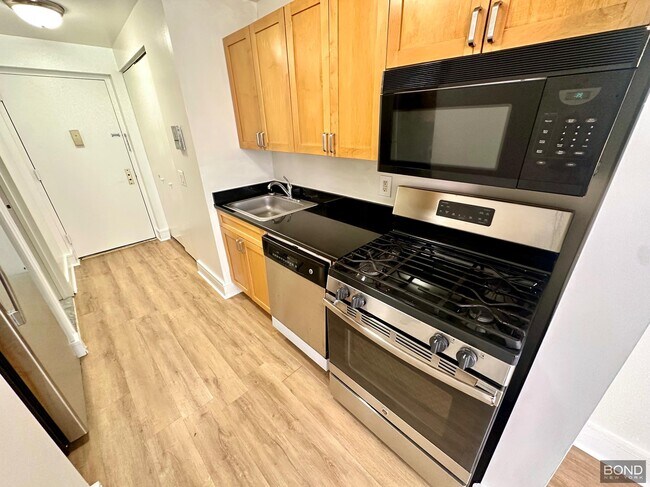 Foto del edificio - 323 W 96th St